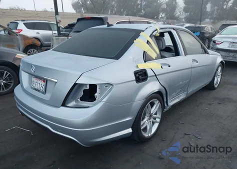 2013 Mercedes-Benz C 250 Sport из США, поврежденный, VIN WDDGF4HB0DA864630